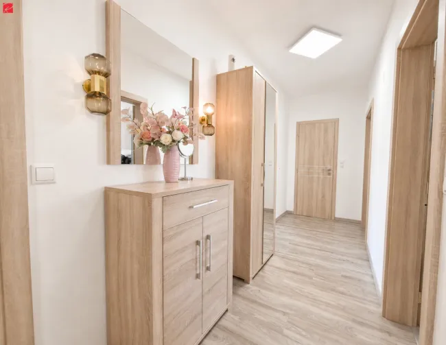 Modernisiert & zentral – Loggia, Balkon & Garage