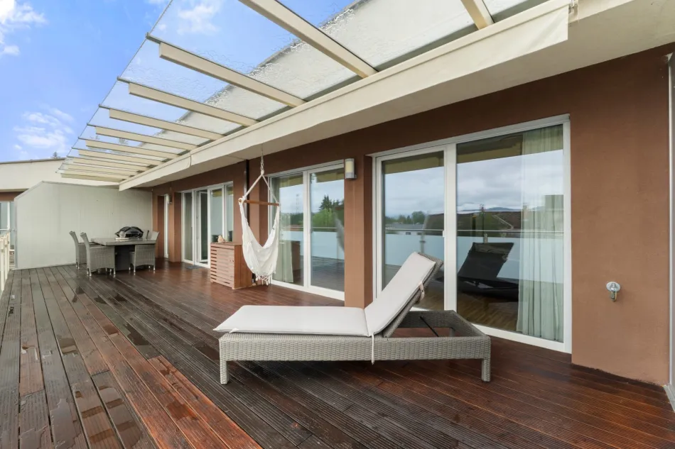 Lichtdurchflutete Wohnung mit Luxus-Terrasse - Titelbild
