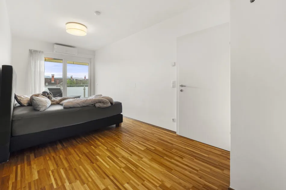 Lichtdurchflutete Wohnung mit Luxus-Terrasse - Bild