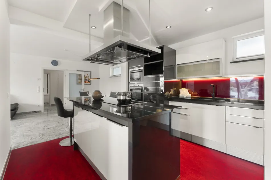 Lichtdurchflutete Wohnung mit Luxus-Terrasse - Bild