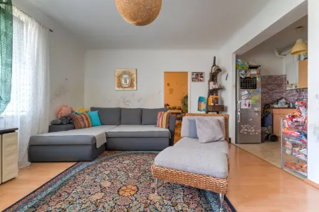 Wohnbereich - Richtung Schlafzimmer