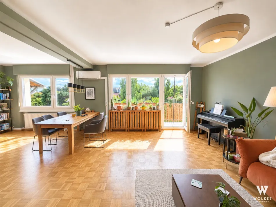Lichtdurchflutete 3-Zimmer Wohnung mit wunderschönem Grünblick I Sonniger Süd-West Balkon - Bild
