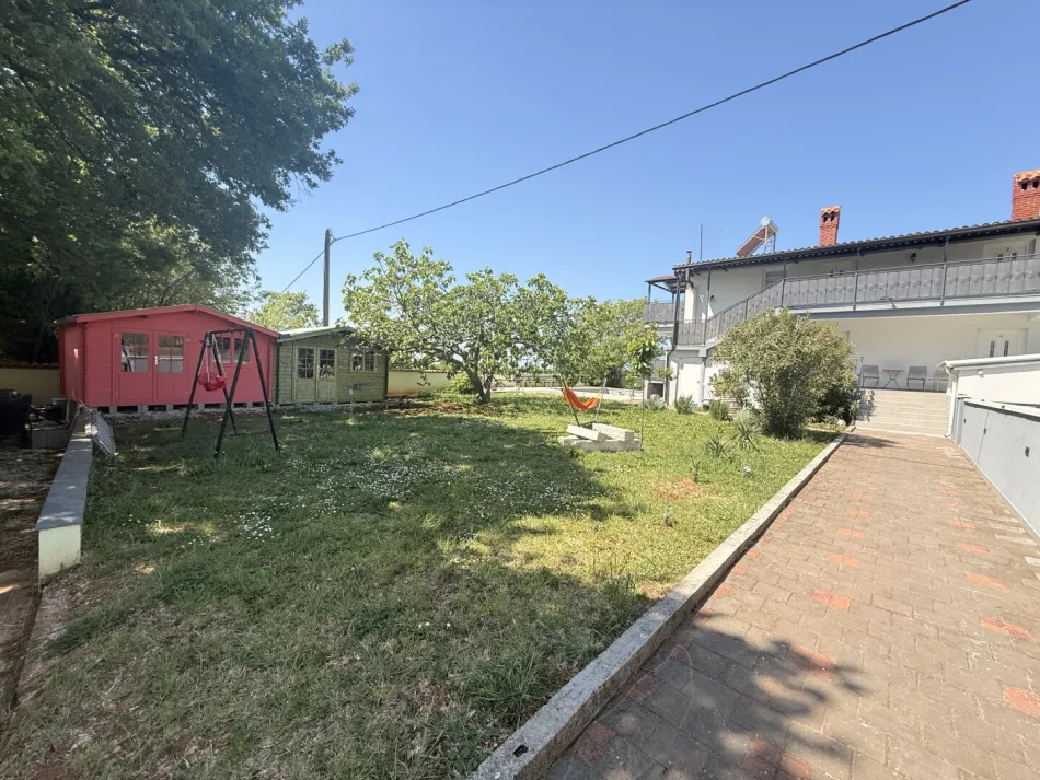 Traum-Apartmenthaus in Pula: 19 Zimmer, Pool, Garten & 8 Terrassen – Erstbezug! - Titelbild