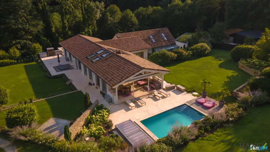 Neuwertiges Luxus-Chalet in Wolfsgraben: 653 m², Garten, 3 Terrassen in absoluter Traumlage - Bild