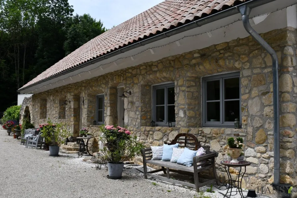 Neuwertiges Luxus-Chalet in Wolfsgraben: 653 m², Garten, 3 Terrassen in absoluter Traumlage - Bild