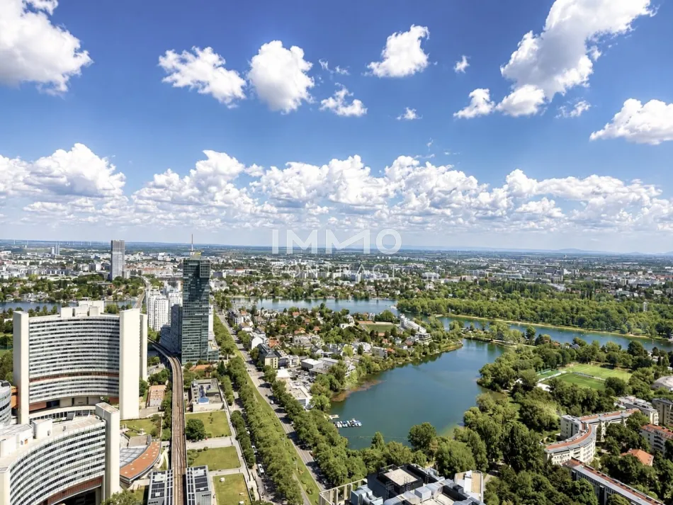 DC2 Tower - Ostseitig Blick auf das Kaiserwasser | 10 m² Loggia | Fernblick - Bild