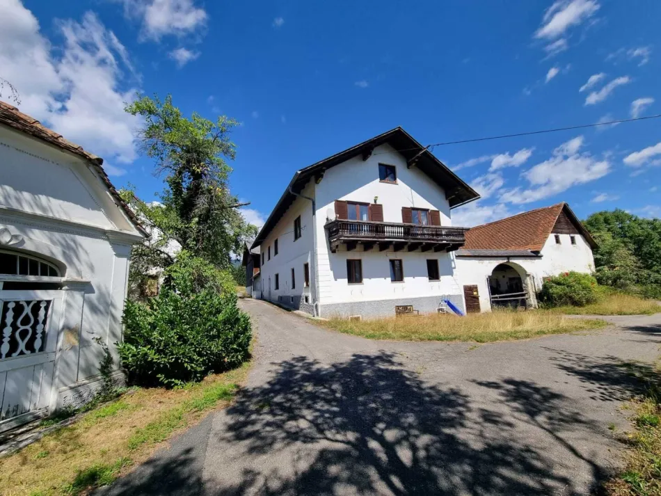 VERLASSENSCHAFTSVERKAUF - sanierungsbedürtiges, landwirtschaftliches Anwesen mit ca. 31 Hektar, Mehrfamilienhaus & eigener Kapelle in 8225 Pöllau - Bild