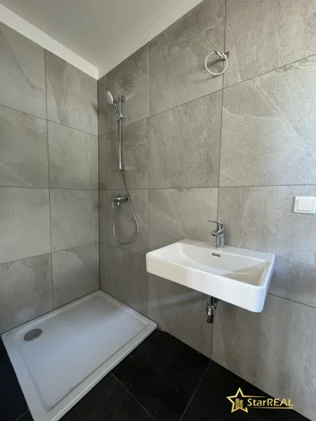 Badezimmer/Toilette EG schlüsselfertiges Nebenhaus