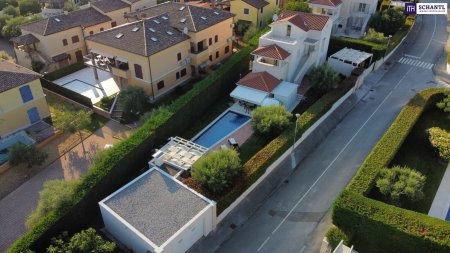 Mediterrane Villa mit Pool und Olivengarten nahe dem Meer in Istrien / Kroatien