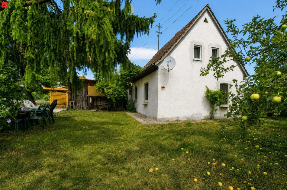 Sanierungsbedürftig mit eigenem Brunnen & Obstbäumen - Titelbild