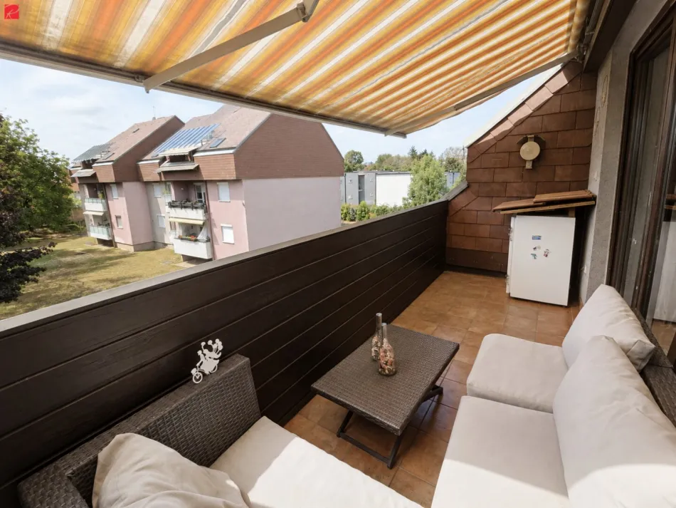 Zwei Loggien und Klimaanlage – Carport inklusive - Bild