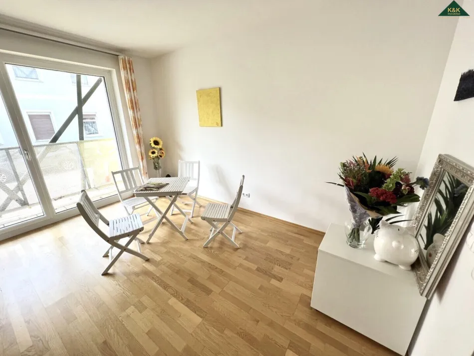 PHYSIOTHERAPEUT/IN, MASSEUR/IN, SHIATSU, BIRTH -TRAINERIN, PRAXIS, BÜRO - ZENTRAL GELEGEN - Titelbild