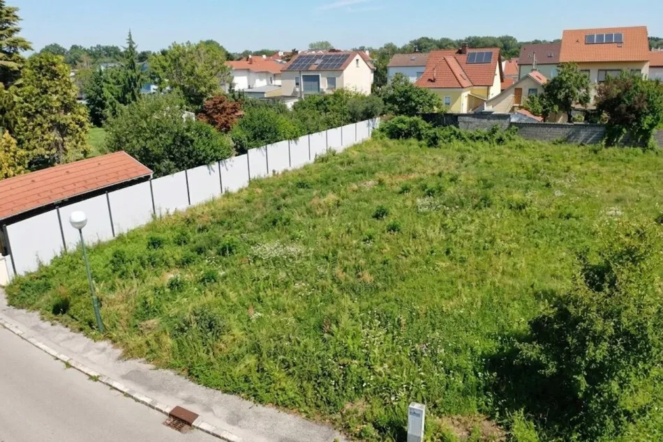 Ebenes Baugrundstück im Zentrum von Tulln - Aufschließung bezahlt! - Titelbild