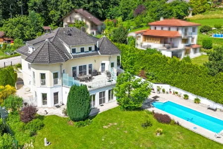Liegenschaft mit Pool