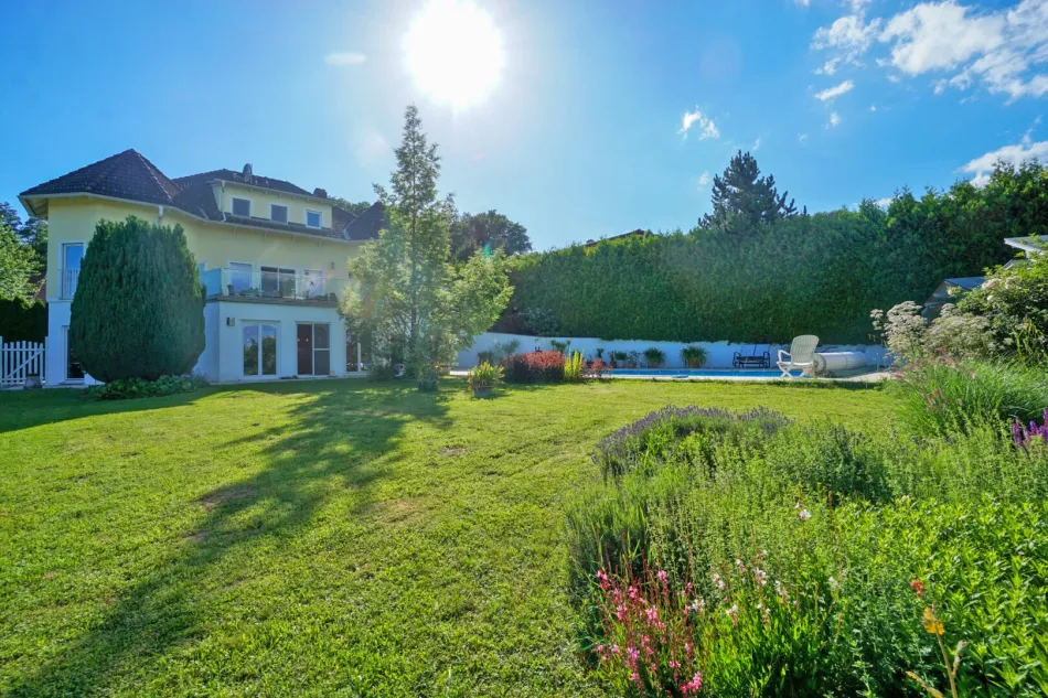 Liegenschaft mit Pool