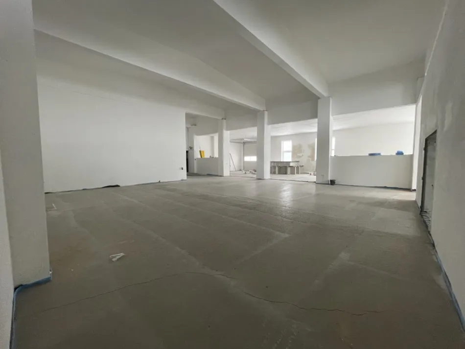 Helle PROVISIONSFREIE Gewerbehalle mit Verkaufsraumcharakter in 2601 Sollenau bald zu vermieten - Bild