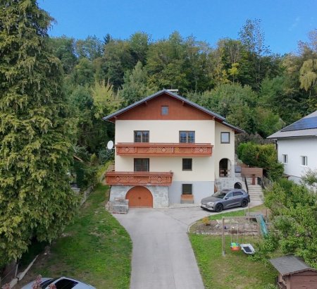 Einfamilienhaus in Kremsmünster mit Pool, Terrassen, Balkon & Doppelgarage!