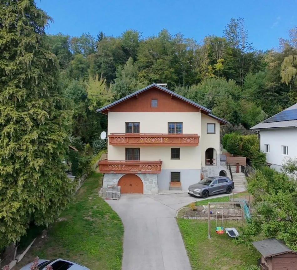 Einfamilienhaus in Kremsmünster mit Pool, Terrassen, Balkon & Doppelgarage! - Titelbild