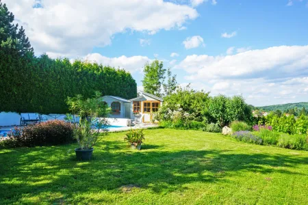 Garten mit Gartenhaus