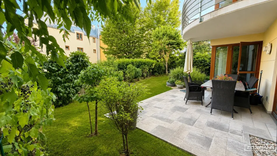 Gartenliebe trifft Wohnkomfort – 4 Zimmer mit rund 200 m² Eigengarten | ZELLMANN IMMOBILIEN - Titelbild