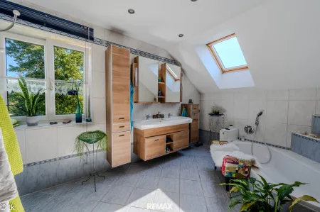 Badezimmer OG mit Wanne