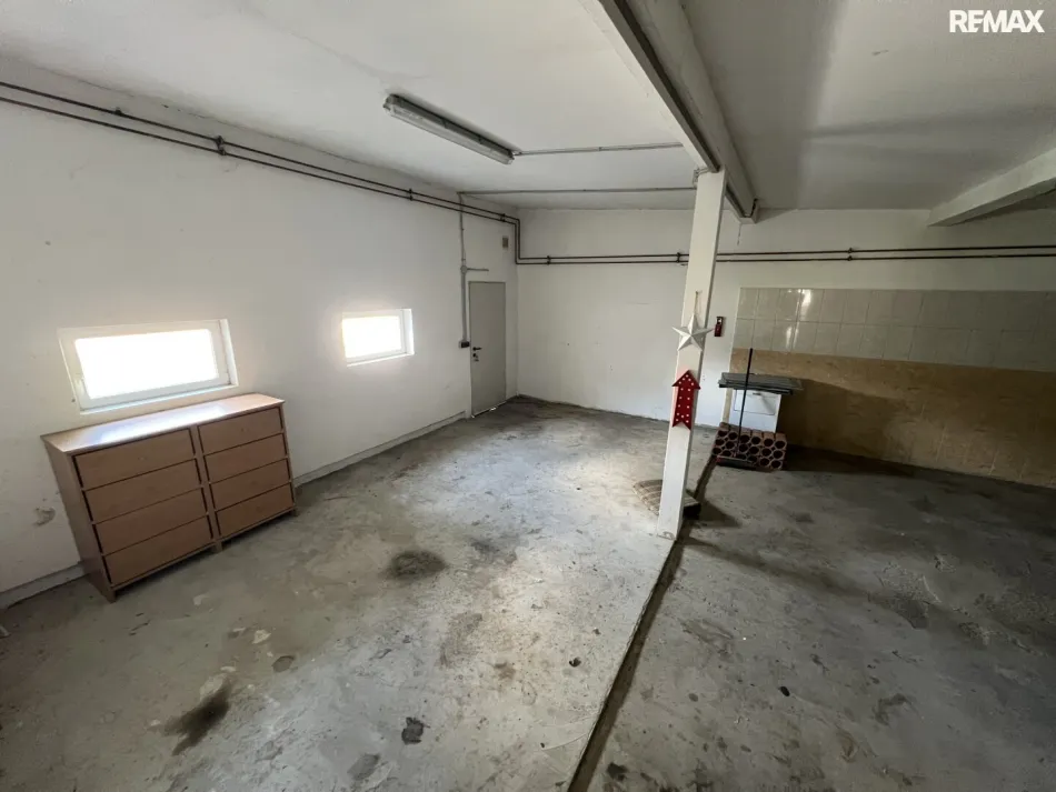 Großzügiges Einfamilienhaus mit Garten, Terrasse & Garage in Ebenfurth, 4 Zimmer, 195m² - Bild