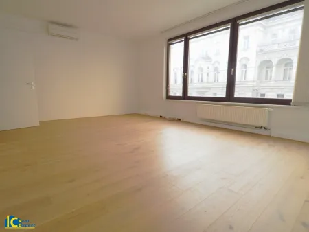 geräumiger Wohnraum