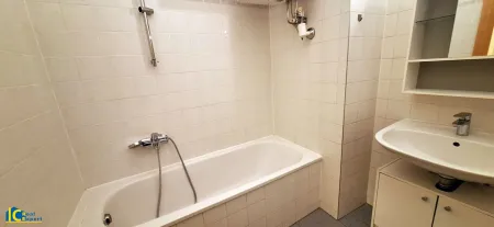 Badezimmer mit Wannenbad