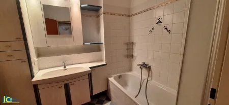 Badezimmer mit Wannenbad und WM Anschluss