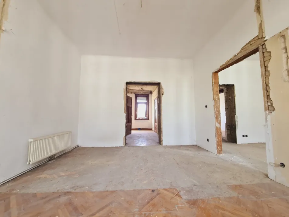Sonnen-Altbau nach Maß | Balkon | 3-4 Zimmer - Bild