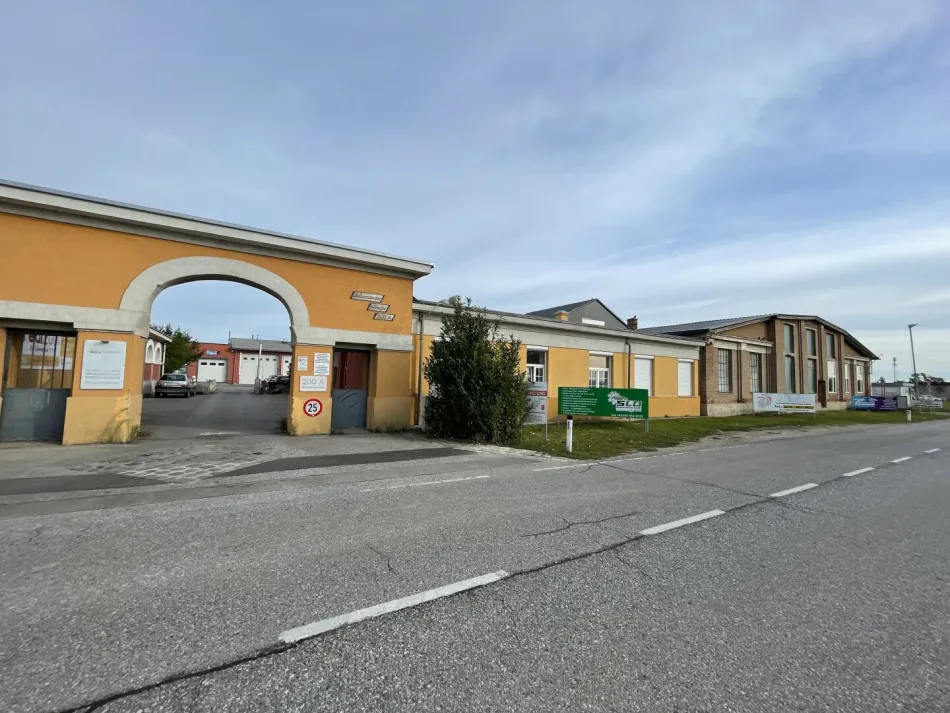 Helle Gewerbehalle ca. 388 m² mit Verkaufsraumcharakter – direkt an der Hauptstraße - Bild