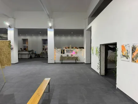 Helle Gewerbehalle ca. 388 m² mit Verkaufsraumcharakter – direkt an der Hauptstraße