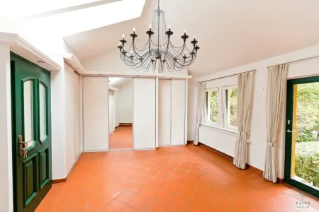 Vorzimmer/Garderobe - links ist der Eingang