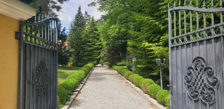 Zufahrt Parkanlage
