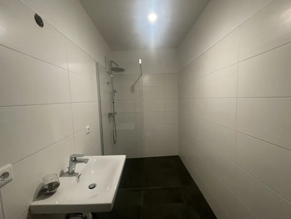 Großzügige Wohnung mit 86,57 m², 12 m² Loggia & 60 m² Terrasse - Bild