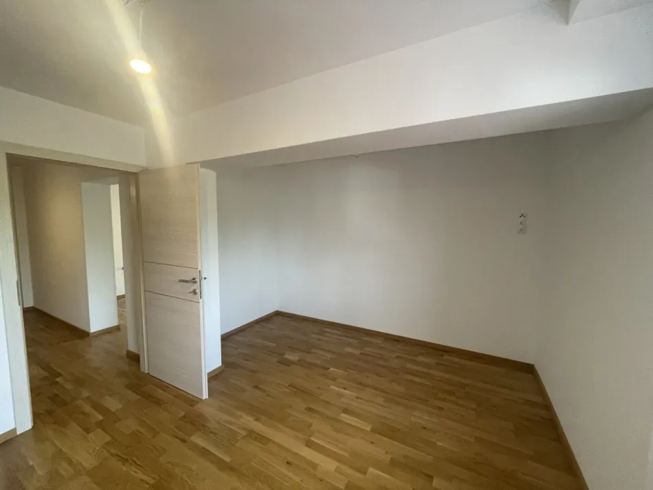 Großzügige Wohnung mit 86,57 m², 12 m² Loggia & 60 m² Terrasse - Bild