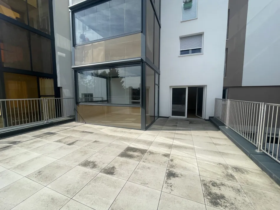 Großzügige Wohnung mit 86,57 m², 12 m² Loggia & 60 m² Terrasse - Titelbild