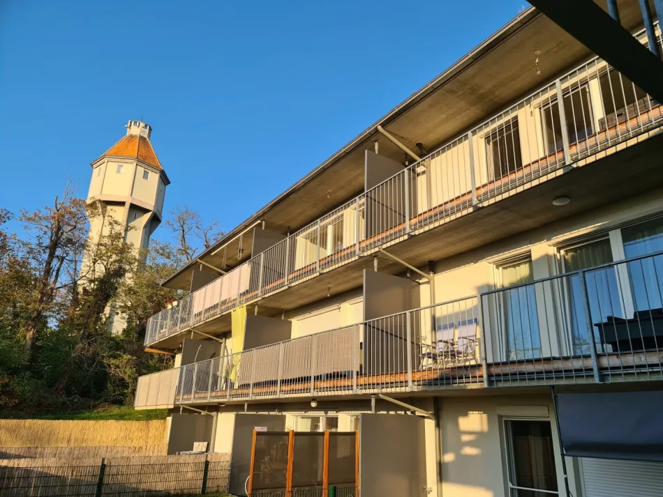 Top-Neubauwohnung | Balkon mit Fernblick | Garage - Bild