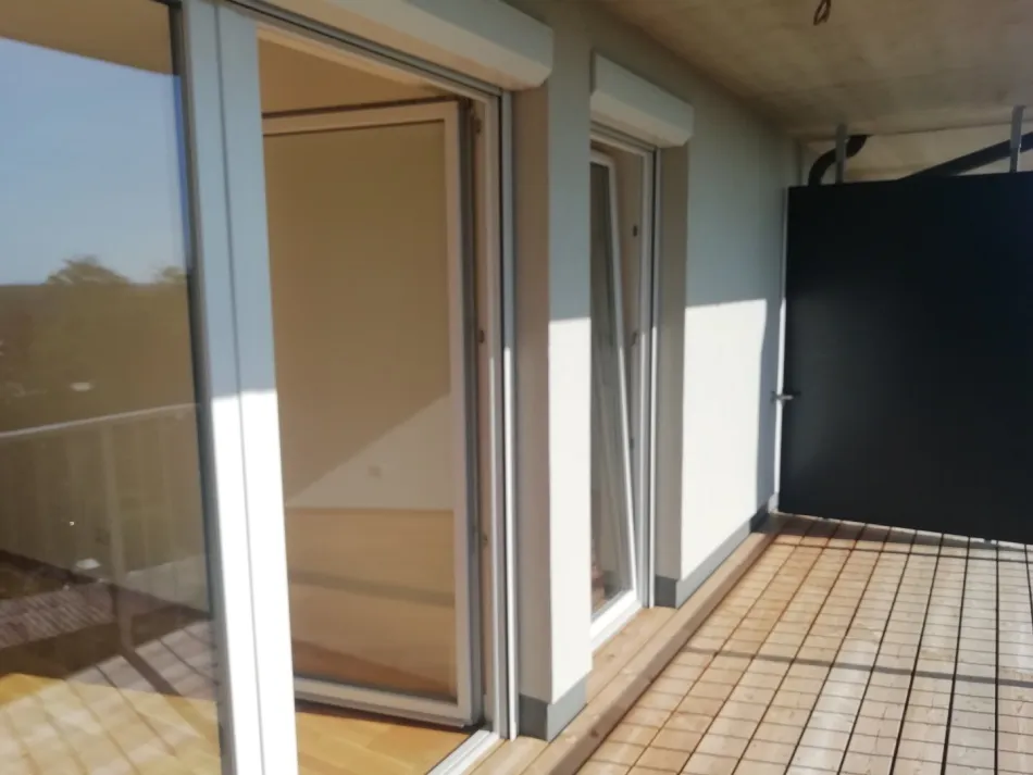 Top-Neubauwohnung | Balkon mit Fernblick | Garage - Bild