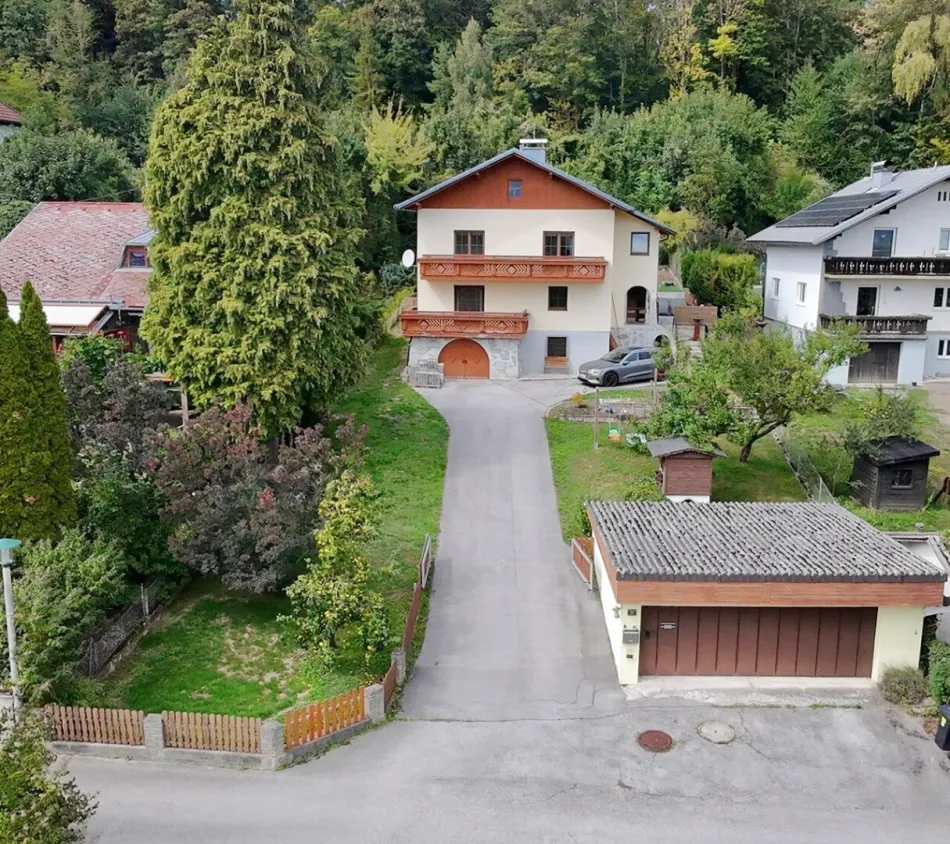 Einfamilienhaus in Kremsmünster mit Pool, Terrassen, Balkon & Doppelgarage! - Bild