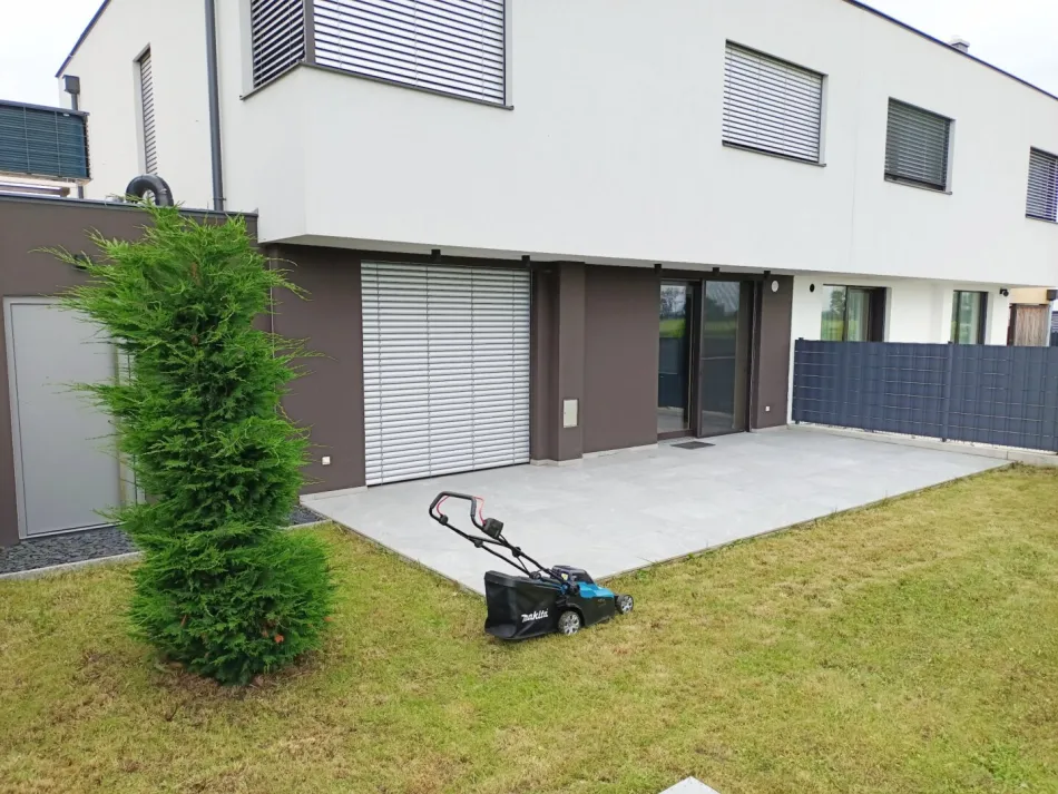 Moderne Doppelhaushälfte mit hochwertiger Ausstattung, 145m², 5 Zimmer, sowie Terrasse, Garten & Garage in Pottendorf, NÖ! - Bild