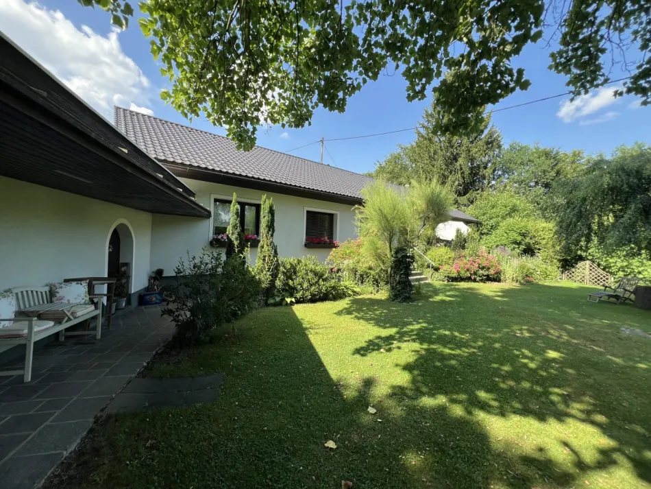 COMING SOON! Wohnen nahe dem Attersee! Stilvoller Bungalow mit großem Wohnkomfort, Vollkeller, Garage und sonniger Gartenidylle Atterseestraße in Lenzing - Bild