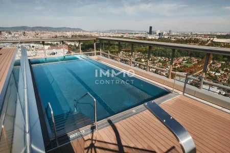 Rooftop Pool mit Terrasse (360° Blick)