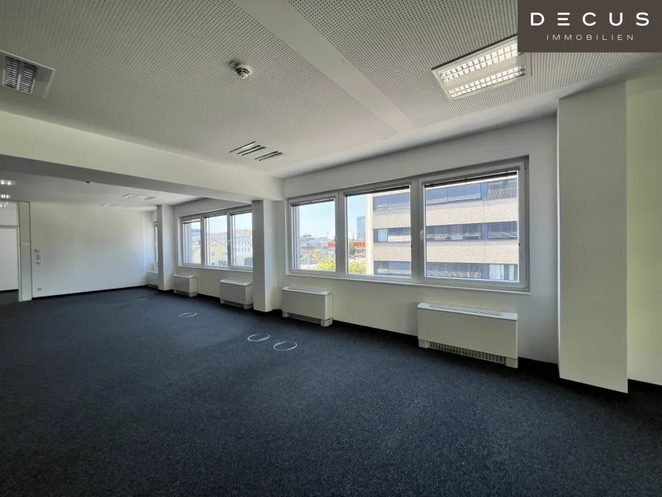 Attraktive Büroflächen in toller Lage mit sehr großzügigen Raumhöhen nahe der Donau in LINZ - Bild