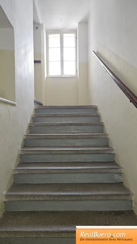Aufgang in den 1. Stock