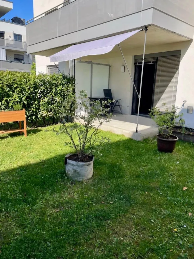 Traumhafe Gartenwohnung – moderner Wohnkomfort mit Eigengarten, Terrasse & Tiefgarage - Titelbild