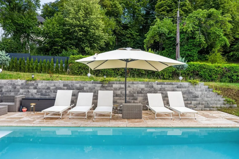 Exklusive Einfamilienvilla in Waltendorf – stilvoll saniert mit Pool, Panoramablick & großzügigem Grundstück - Titelbild