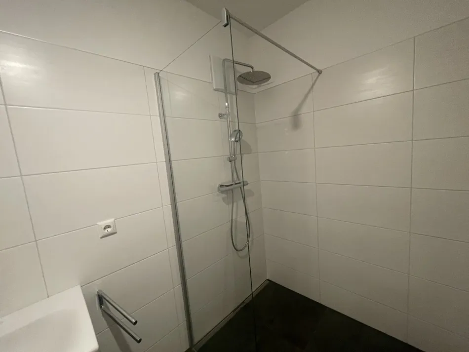 Großzügige Wohnung mit 86,57 m², 12 m² Loggia & 60 m² Terrasse - Bild