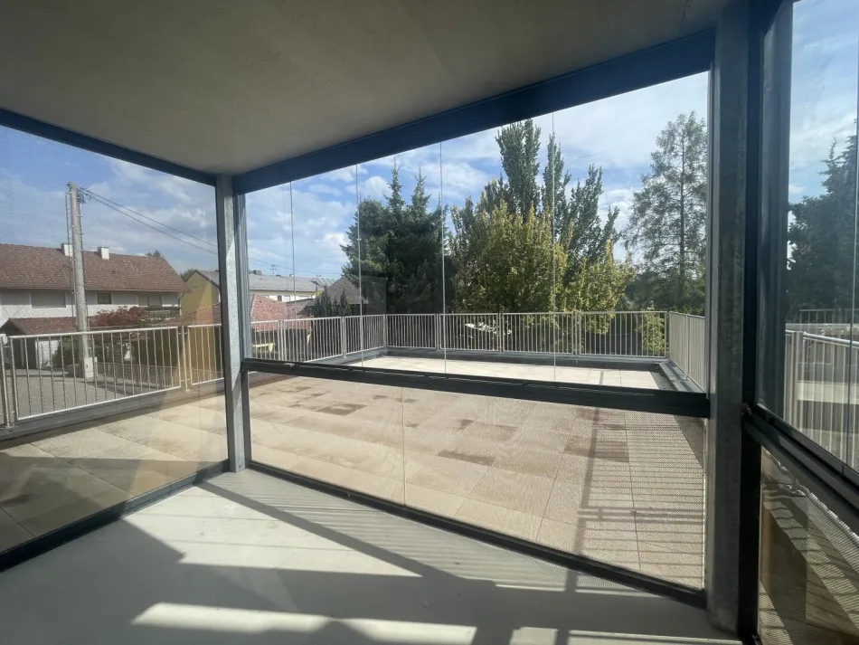 Großzügige Wohnung mit 86,57 m², 12 m² Loggia & 60 m² Terrasse - Bild