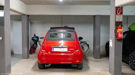EXTRA GROSSER PARKPLATZ